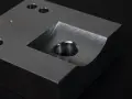 Metalowy element z wyfrezowanym wgłębieniem i gwintowanym otworem, gotowy do gratowania otworów.