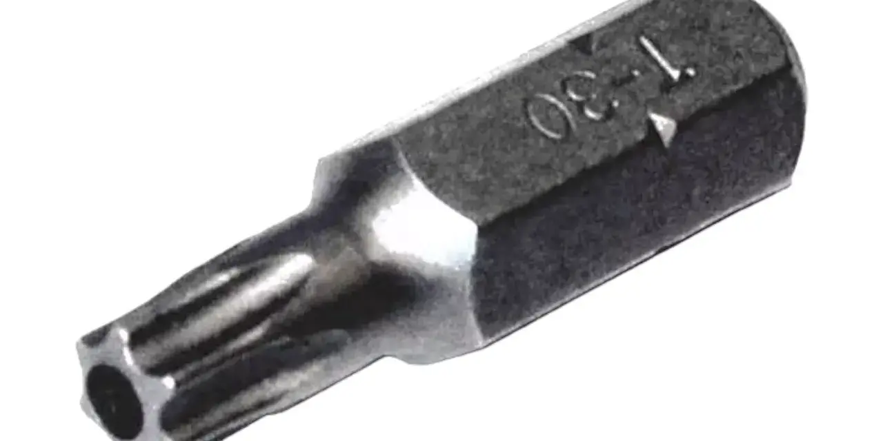 Torx z dziurką, rozmiar T-30, niezbędny do precyzyjnych prac.
