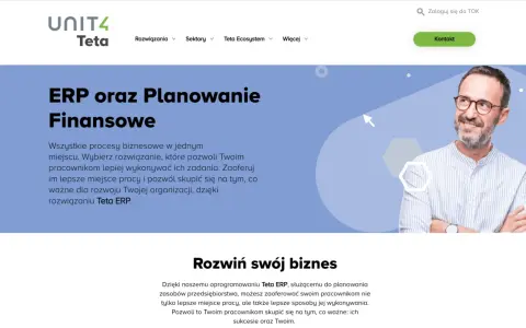Mężczyzna w okularach uśmiecha się, patrząc w bok. Obok niego tekst o rozwiązaniu Teta ERP, które usprawnia procesy biznesowe.