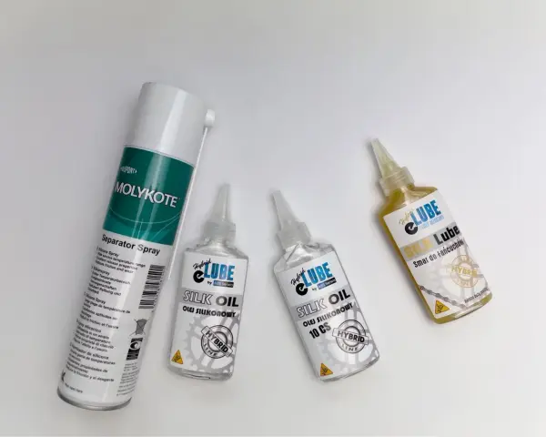 Smar silikonowy zastosowanie: Molykote Separator Spray i oleje Silk Lube do łańcuchów rowerowych.